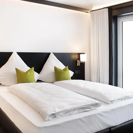Saw Hotel By Wmm Hotels-2
